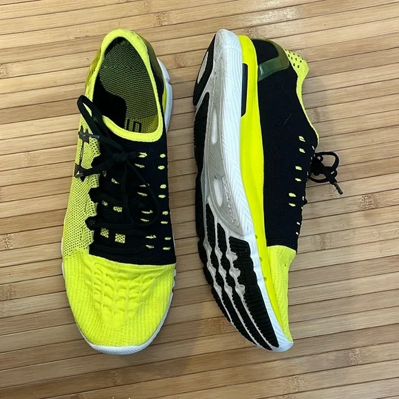Zapatos under top armour speedform yellow